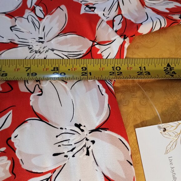 v neck blouse, size M floral top. - Picture 5 of 5